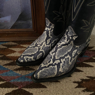 Snake Pattern Texas Cowboy Boots - Women’s 5.5