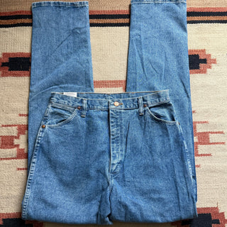 Lightwash Wranglers 32”
