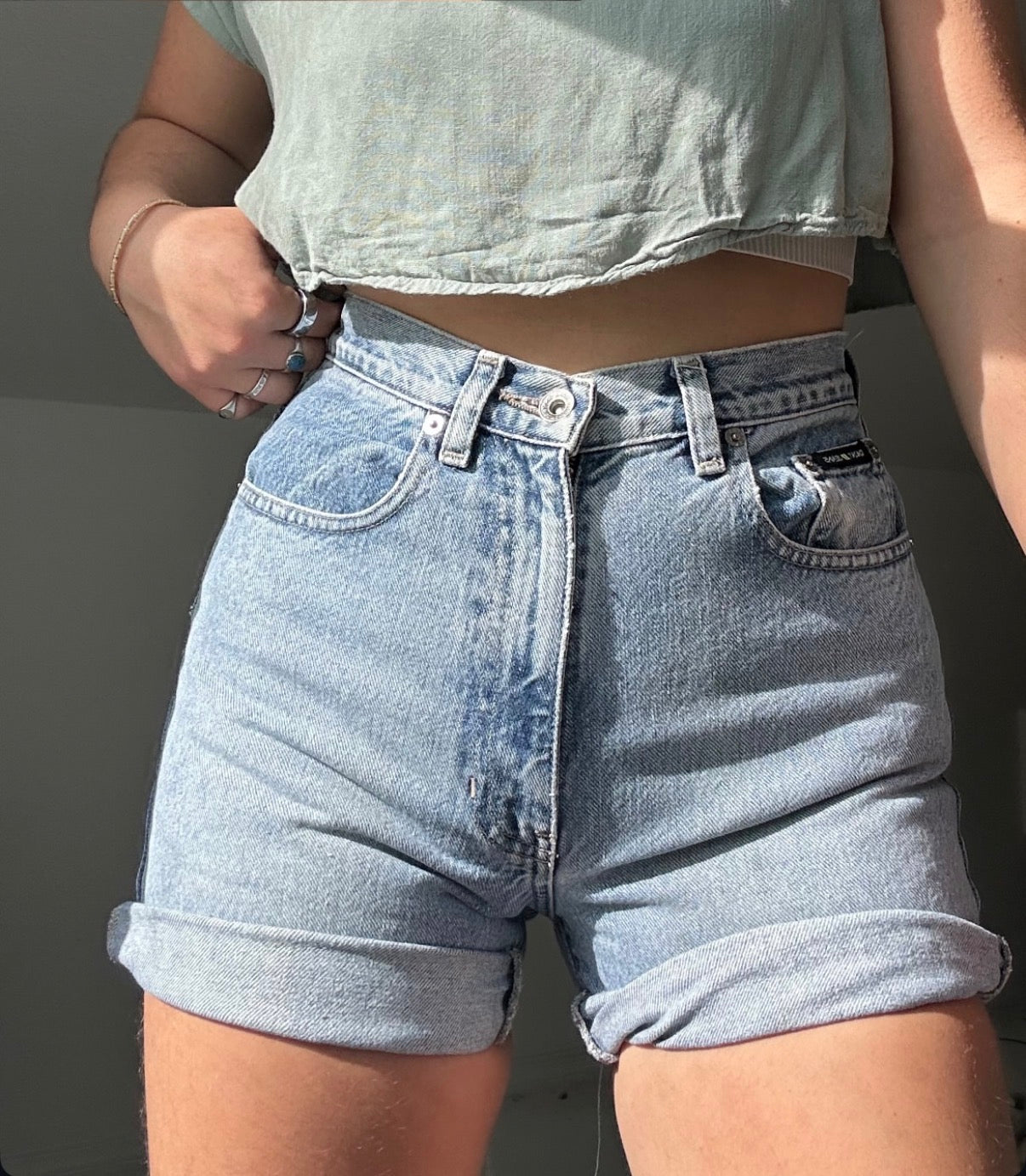 Lightwash 90s Cut Off Shorts 25”