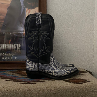 Snake Pattern Texas Cowboy Boots - Women’s 5.5