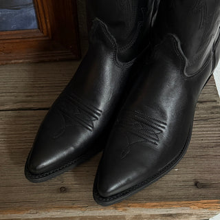 Black Western Cowboy Boots - Women’s 7