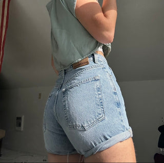 Lightwash 90s Cut Off Shorts 25 inch waist