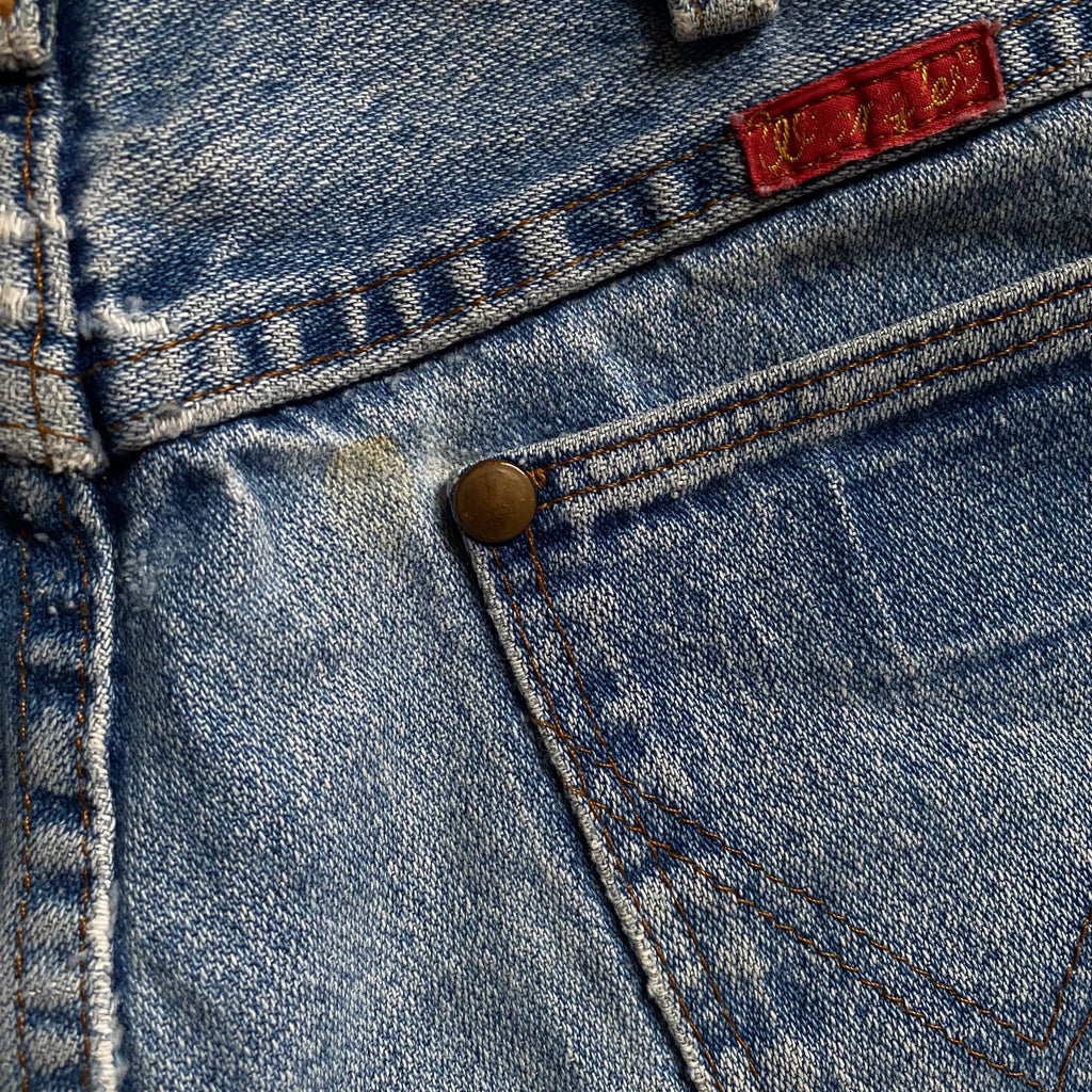 Lightwash Wrangler Cut Off Shorts 26”