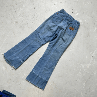 Light Wash 70s Flare Wranglers 25 inch waist for Women