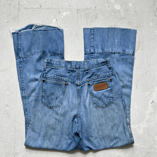 Light Wash 70s Flare Wranglers 25 inch waist for Women